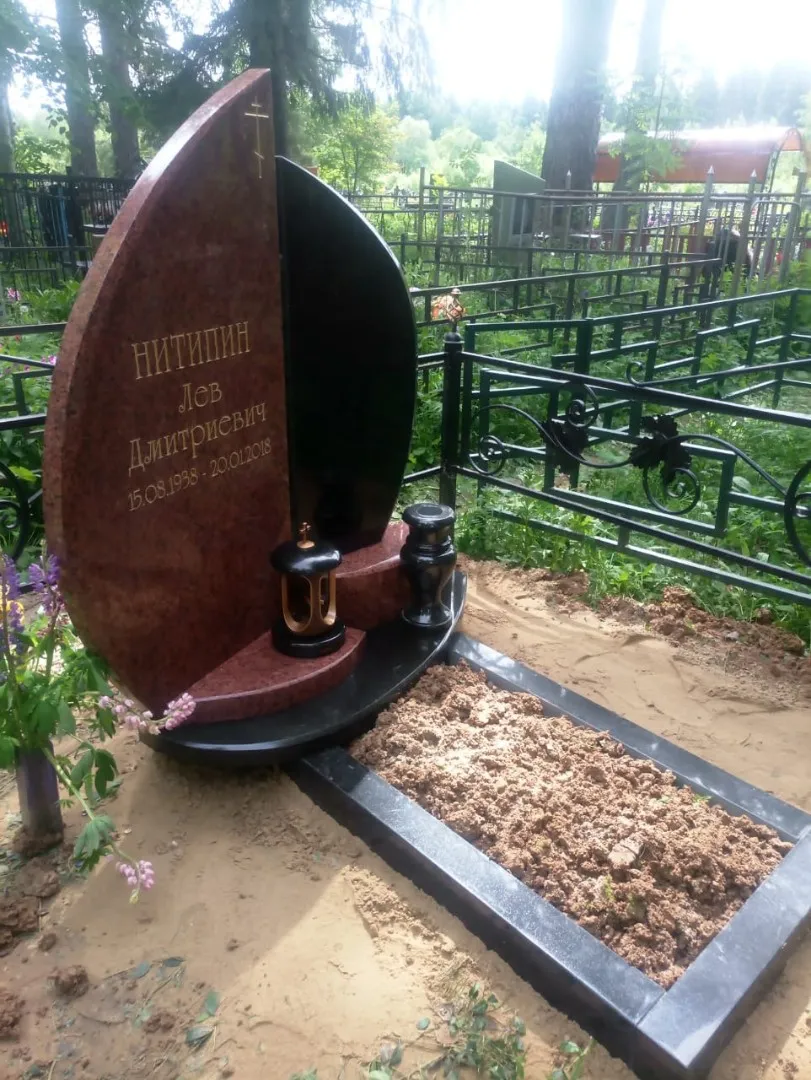 Памятник с цветников Рудневское кл ID: 1481