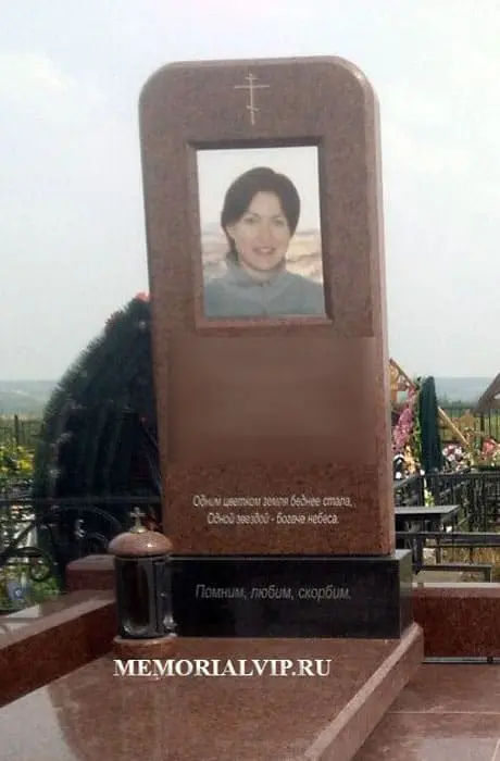 Памятник маме