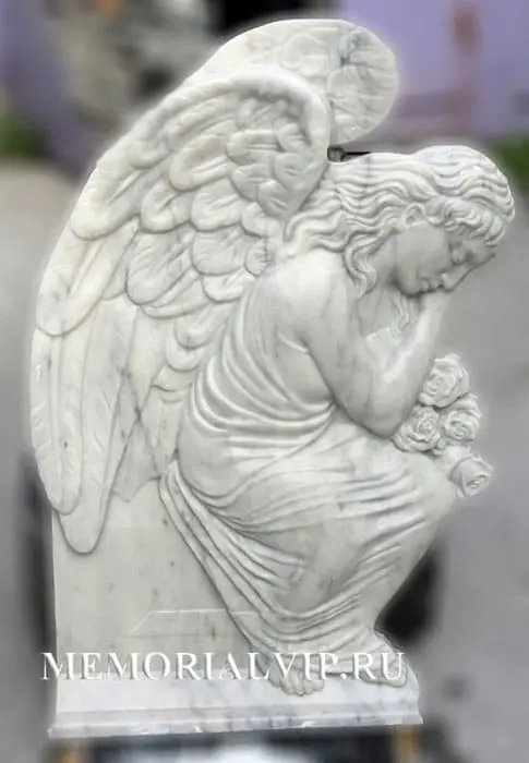 Памятник с ангелом